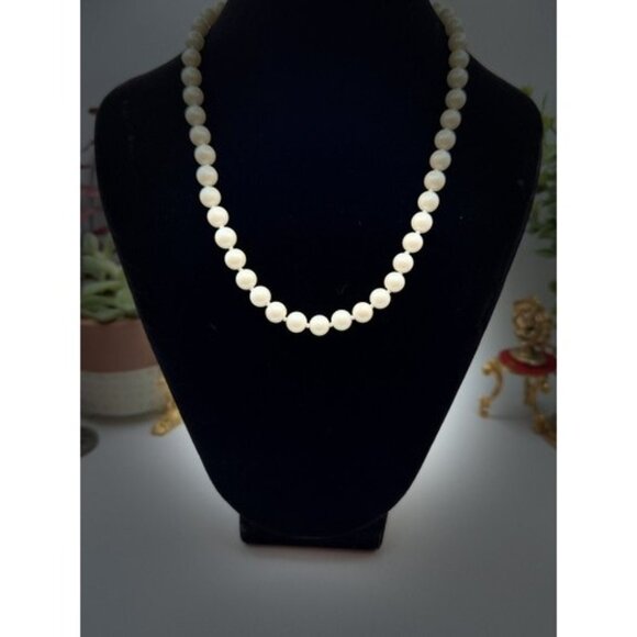 White Faux Pearl Necklace Knotted 18” Strand Peck & Peck Bridal NWT - Picture 2 of 10